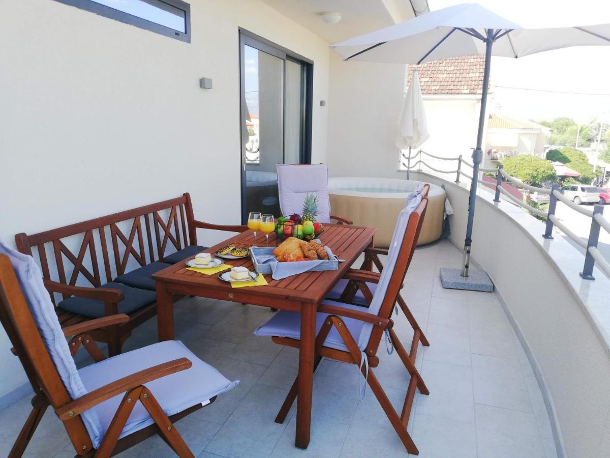 Holiday Home Velebit Нин Экстерьер фото