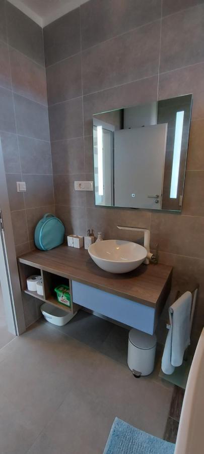Holiday Home Velebit Нин Экстерьер фото