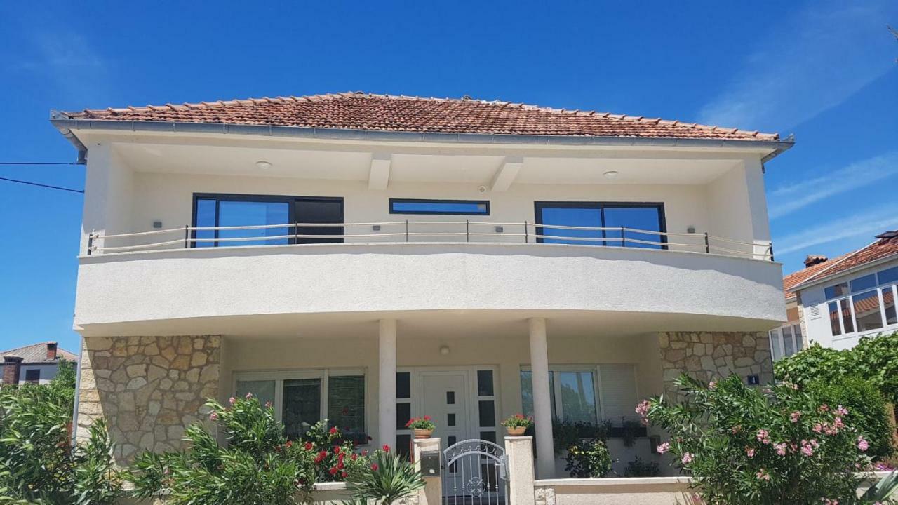 Holiday Home Velebit Нин Экстерьер фото